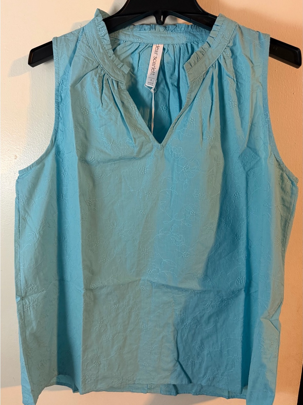 NWT Aqua Dear Scarlett Sleeveless Embroidered V-Neck Camisole